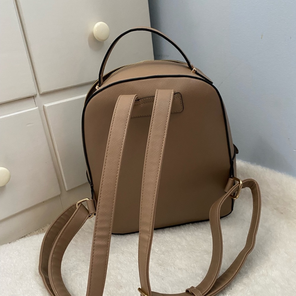 Cute classy backpack - Picture 10 of 11